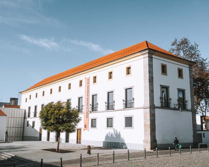 Évora: Flexible Walking Tour in Historic Center - Rua 5 de Outubro to the cathedral area: medieval scale and terrace views