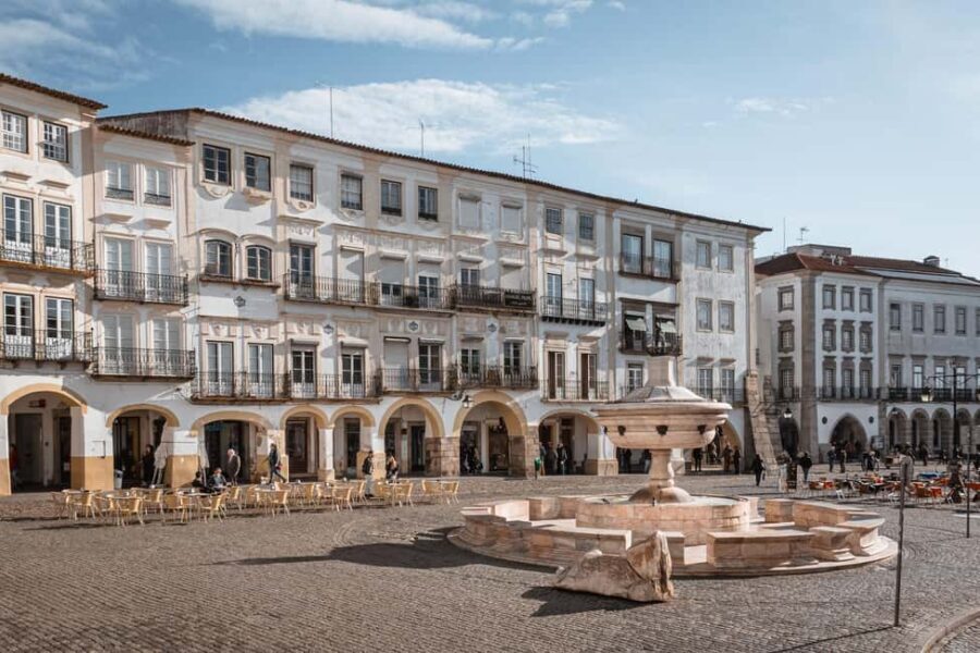 Évora: Flexible Walking Tour in Historic Center - São Francisco Church and Capela dos Ossos: prepare your senses
