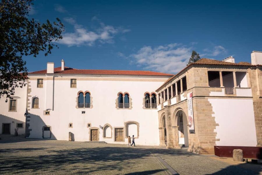 Évora: Flexible Walking Tour in Historic Center - Finishing with a romantic garden and the medieval wall return