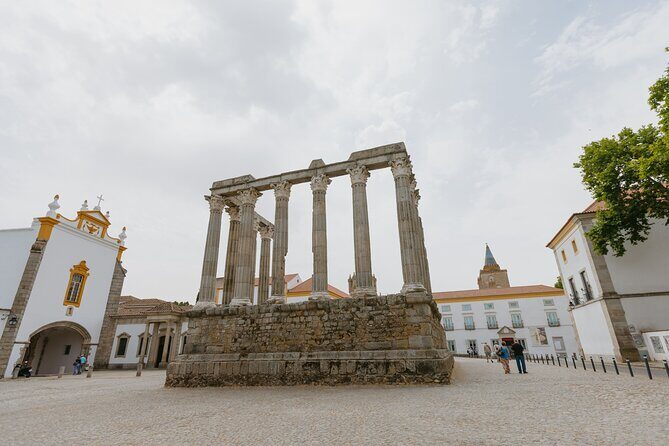Évora, medieval village Monsaraz & Wine Tasting - Monsaraz castle walls: fortress town energy and big views
