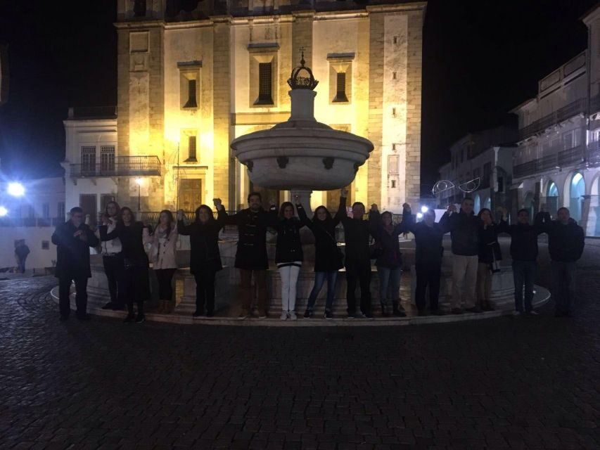 Évora: Private tour with entrance tickets to main monuments - Stop 1: Giraldo Square Fountain photos and orientation