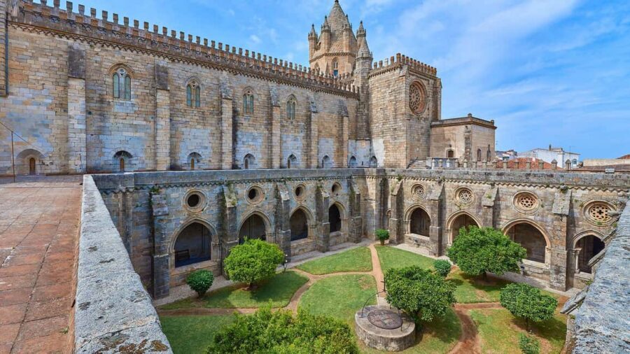 Évora: Private tour with entrance tickets to main monuments - The “in between” moments: hidden treasures and less-visited corners