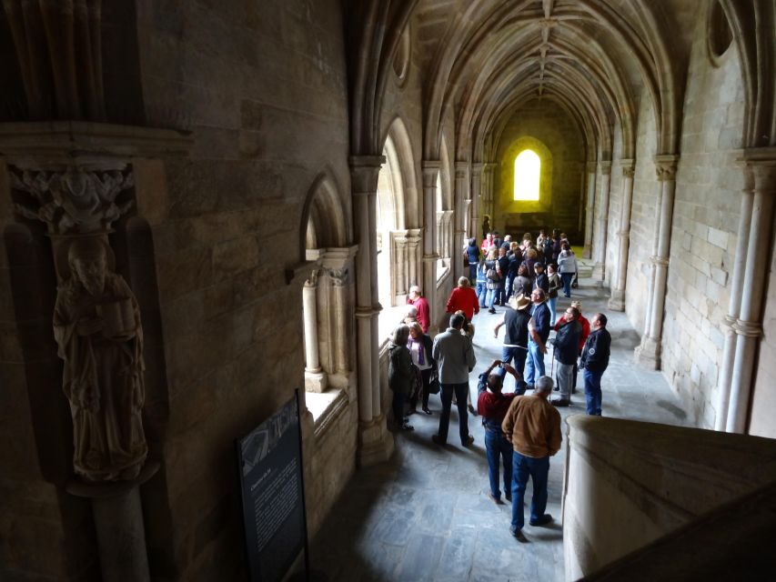 Évora: Private tour with entrance tickets to main monuments - Starting at Praça do Giraldo Fountain: meet, match, go