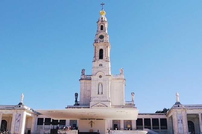 Exclusive Tour of Fátima and home of the shepherds - Basilica of the Holy Trinity and Capela das Aparições