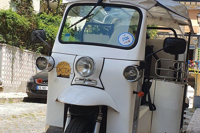 Fado TukTuk Tour 120 mins (Max 4 people) - A 2-hour fado tuktuk route that turns Lisbon into a plan
