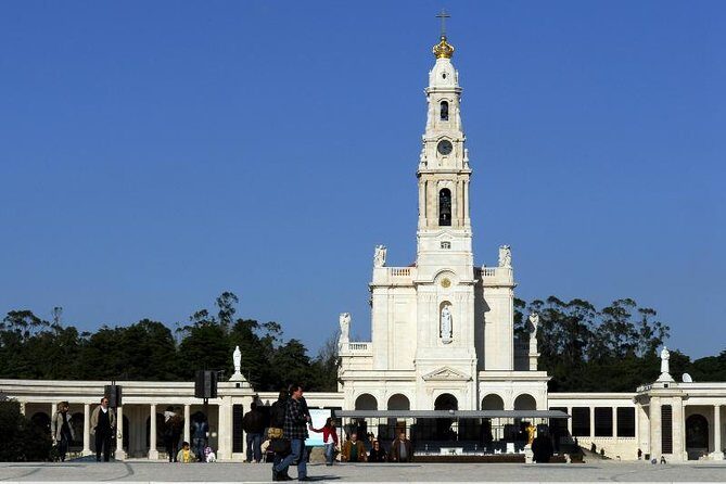 Faith and Heritage: Fátima Batalha Nazaré and Óbidos Private Tour from Lisbon - Hotel pickup and the 9:00am start: the smart way to avoid Lisbon stress