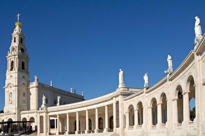 Faith and Heritage: Fátima Batalha Nazaré and Óbidos Private Tour from Lisbon - Batalha Monastery (UNESCO) and the Battle of Aljubarrota