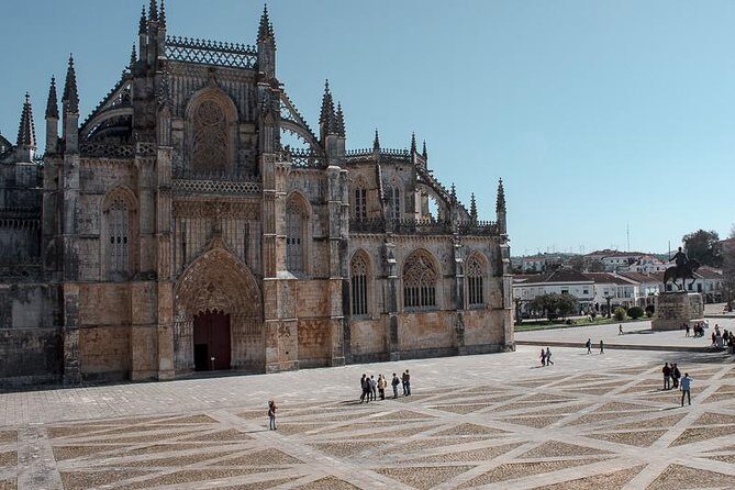 Faith and Heritage: Fátima Batalha Nazaré and Óbidos Private Tour from Lisbon - Óbidos: walled medieval streets, craft shops, and ginjinha