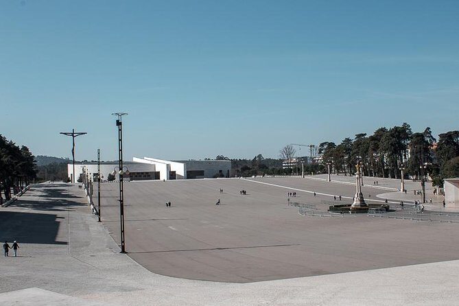 Faith and Heritage: Fátima, Batalha, Nazaré, Óbidos from Lisbon - Óbidos walled town: cobblestones, crafts, and ginjinha