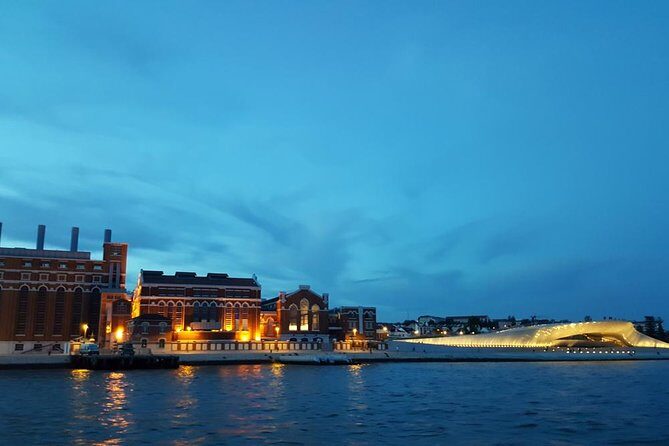 Fall in love in Lisbon! - Almada’s skyline: Ponte Salazar and Christ-King