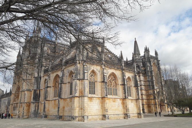 Fátima, Batalha, Nazaré and Óbidos day Tour - The guide effect: why this tour feels better with someone leading