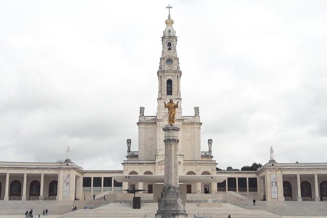 Fátima, Batalha, Nazaré and Óbidos day Tour - Dress code and comfort: smart casual and moderate effort