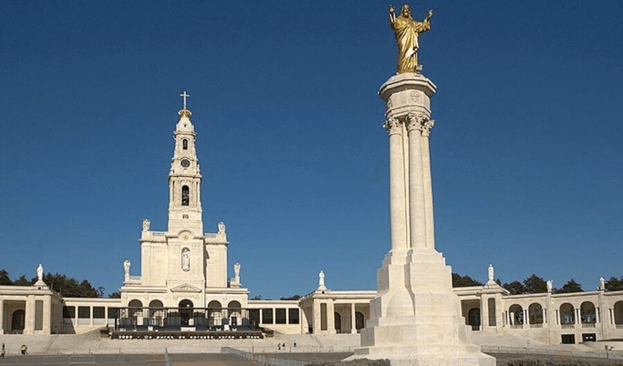 Fatima, Batalha, Nazaré and Óbidos: Private Full Day Tour - Fátima Sanctuary and Aljustrel: where the shepherds’ story lives