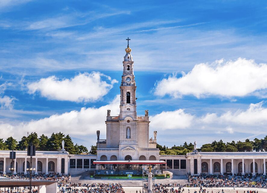 Fatima, Batalha, Nazaré and Óbidos: Private Full Day Tour - Getting to Fátima: private comfort from hotel pickup
