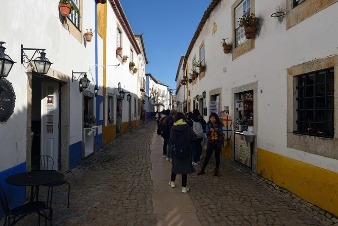 Fátima, Batalha, Nazaré and Óbidos Private Tour - Óbidos: medieval walls, quick castle time, and a chocolate-cup treat