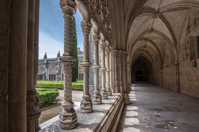 Fátima – Batalha – Nazaré – Óbidos: FAITH, HISTORY, AND BEAUTY - Faith, history, and beauty in one tight loop