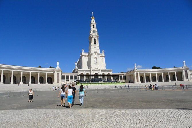 Fátima, Nazaré and Óbidos Private Tour from Lisbon - Mass time at the Basilica de Nossa Senhora do Rosário de Fátima