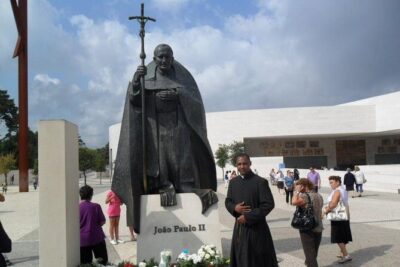 Fátima, Nazaré, and Óbidos: Small Group Tour From Lisbon - From Lisbon Riders to Fátima: riding time that sets expectations