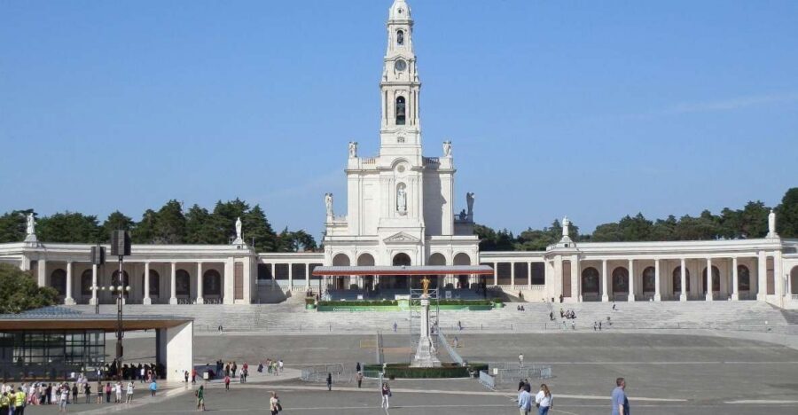 Fátima Private Walking Tour - Starting at the Sanctuary of Our Lady of Fátima (Your “Now vs. Then” Anchor)