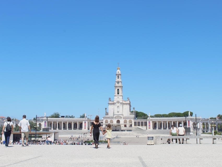 Fátima: Sanctuary and Aljustrel Village, Private Guided Tour - Basilica of the Rosary and Basilica of the Holy Trinity: More Than Grand Buildings