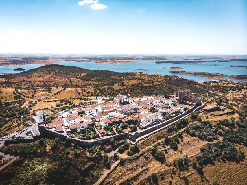 From Lisboa: Evora and Monsaraz Full-Day Tour - Praça do Giraldo: the square where your feet can breathe