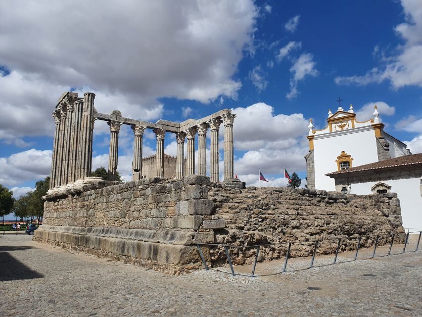 From Lisboa: Evora and Monsaraz Full-Day Tour - One hour of free time in Évora: lunch without stress