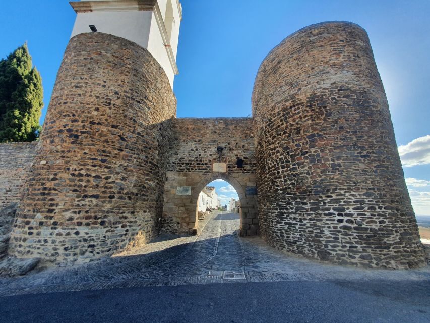 From Lisboa: Evora and Monsaraz Full-Day Tour - Morning drive from Lisbon: the 25 de Abril Bridge break