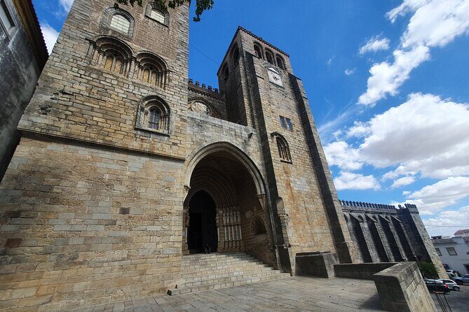 From Lisboa: Evora & Monsaraz Private Full Day Tour - King Manuel’s Palace and the Municipal Market Moment