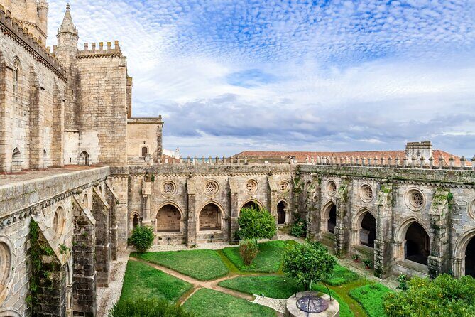 From Lisboa: Evora & Monsaraz Private Full Day Tour - Lunch Freedom in Évora’s Historic Centre (And How to Make It Count)
