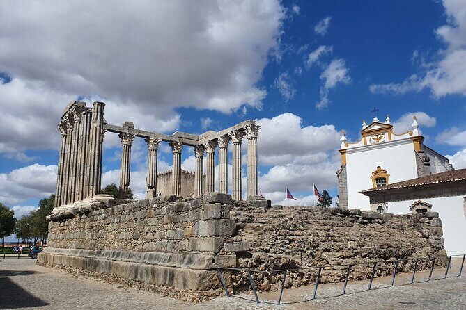 From Lisboa: Evora & Monsaraz Private Full Day Tour - Guide Time Matters: Why Gonçalo’s Style Gets Mentioned