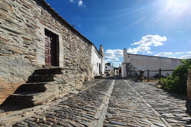 From Lisboa: Évora & Monsaraz Small-Group Full Day Tour - Évora’s opening Roman temple: setting the story fast