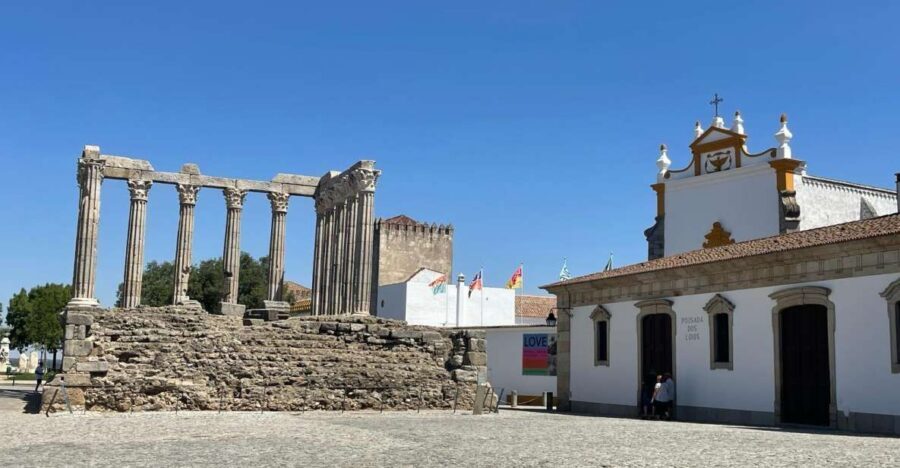 From Lisbon: Évora, Chapel of Bones, & Roman Temple Tour - Évora Cathedral and the Roman Temple: Two Contrasting Legacies