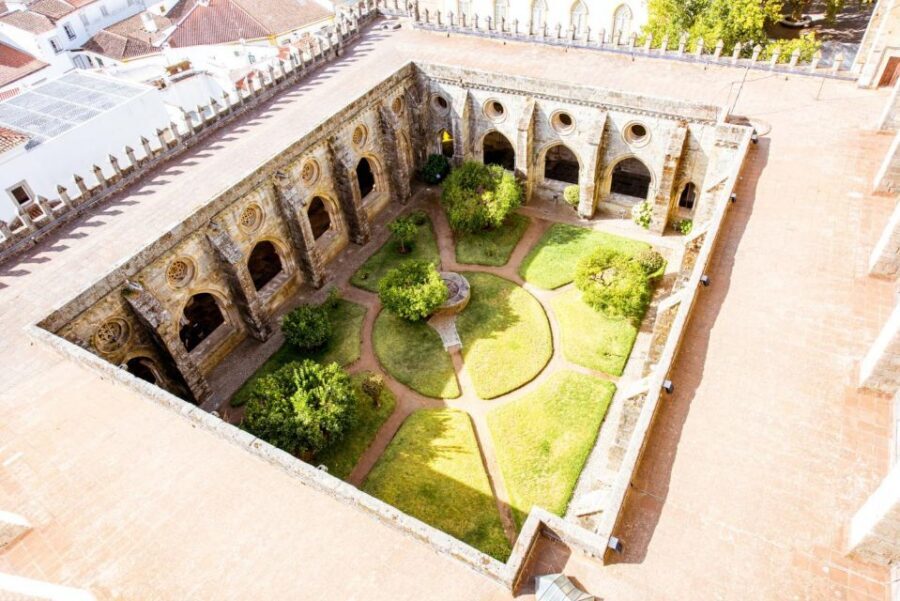 From Lisbon: Évora City Private Tour - Chapel of Bones (Capela dos Ossos): why the 5,000 skull count hits