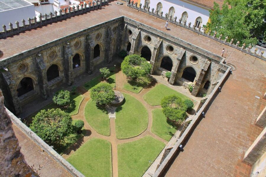 From Lisbon: Évora Private Historic Discovery Tour - Lisbon Pickup to Évora Arrival: The Comfort Matters
