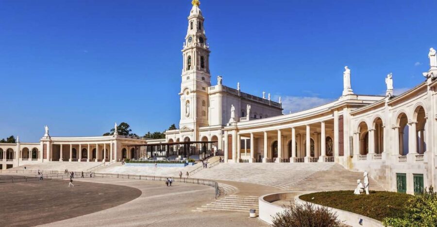 From Lisbon: Fátima, Batalha, Nazaré and Óbidos Day Tour - Getting oriented: Lisbon pickup and the 11-hour rhythm