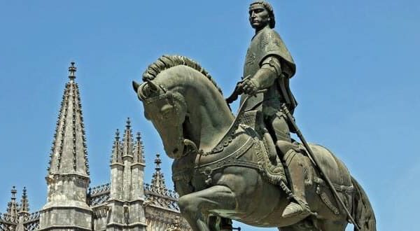 From Lisbon: Fátima, Batalha, Nazaré and Óbidos Day Tour - Batalha Monastery: UNESCO architecture that earns the stop