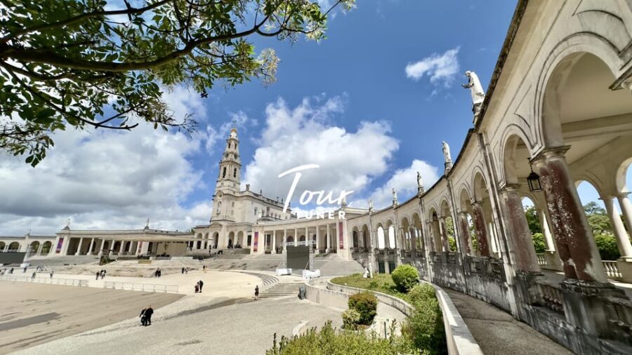 From Lisbon: Fátima, Batalha, Nazaré, & Óbidos. Private Tour - Fátima Sanctuary: From Basilica Views to the Chapel of Apparitions