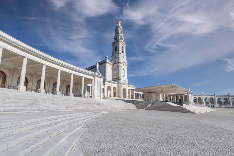 From Lisbon: Fatima, Nazaré, Batalha and Óbidos Tour - Price and value: what $275 really buys your group