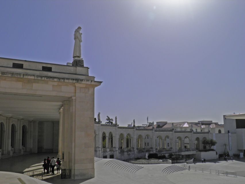 From Lisbon: Fátima Sanctuary and Batalha Monastery (UNESCO) - Lunch timing: plan for Portuguese food, not tour-included meals