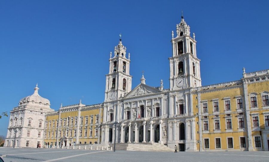 From Lisbon: Óbidos and Mafra Palace Private Tour - Óbidos walled town: medieval streets, walls, and that first taste of ginjinha