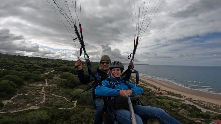 From Lisbon: Paragliding Pack (Flight+Video+Transportation) - Gliding Over Fonte da Telha, Bicas Beach, and Arrábida