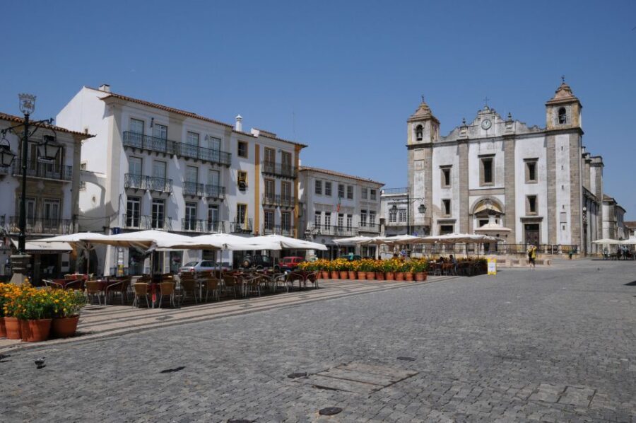 From Lisbon: Private Customized Small-Group Tour to Evora - Giraldo Square: the town center where photos happen naturally