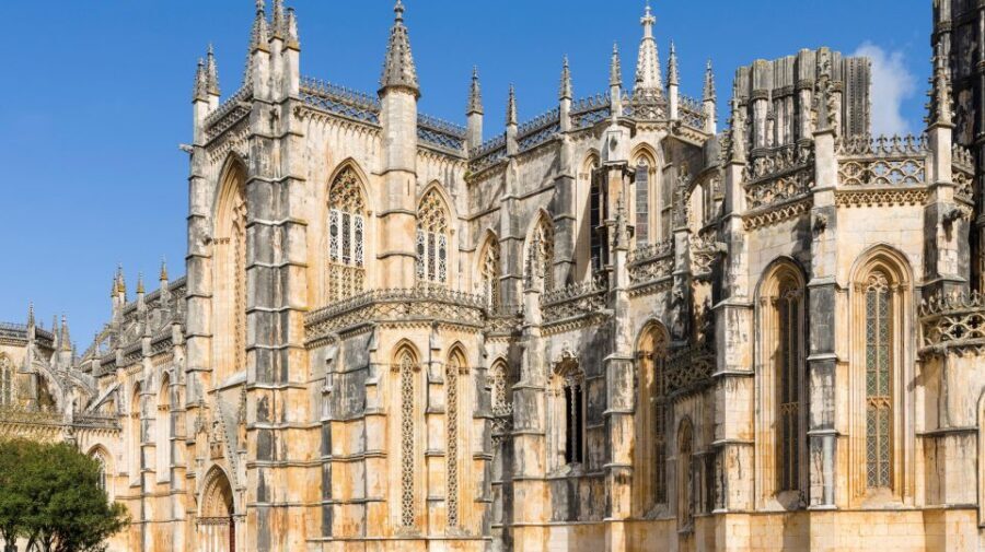 From Lisbon: Shared Tour to Fátima, Óbidos, Batalha e Nazaré - Nazaré: surf views, a fishing-town walk, and a statue stop that adds meaning