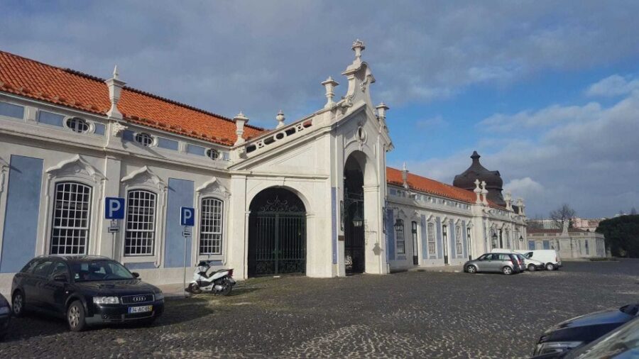 From Lisbon: Sintra and Cascais Private Tour - The pastry stop: travesseiros de Sintra as a genuine energy break