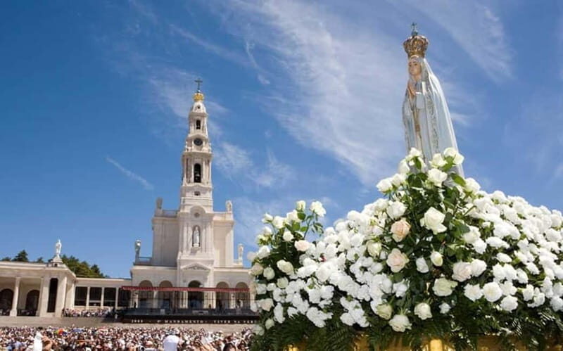 From Lisbon: Small Group Half-Day Fátima Tour - Getting picked up in Lisbon and riding in a small van