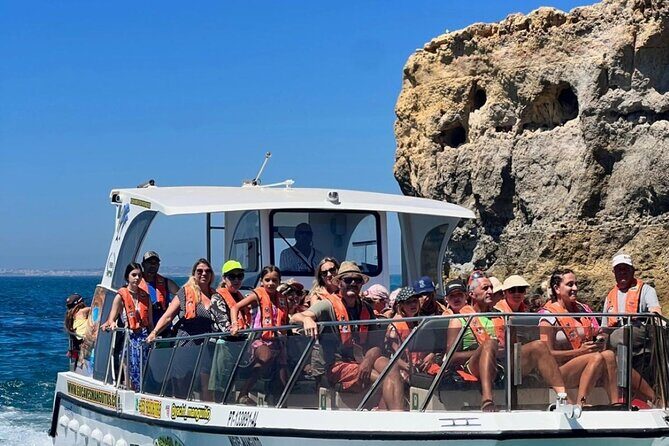 From Lisbon to Algarve : Portimão & Boat trip to Benagil Sea Cave - Albufeira stop: a 30-minute Old Town reset