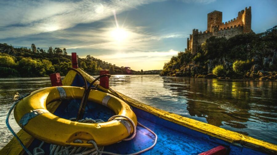 From Lisbon: Tomar, Christ Convent & Almourol Castle Tour - Almourol Castle by boat: the island towers and the climb