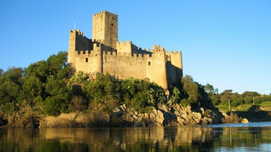From Lisbon: Tomar, Christ Convent & Almourol Castle Tour - Climbing to Tomar Castle and meeting Master Gualdim Pais