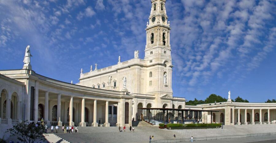 From Lisbon: Tour Fátima, Batalha, Alcobaça, Nazaré, Óbidos - The drive from Lisbon: why timing matters on an 8-hour trip