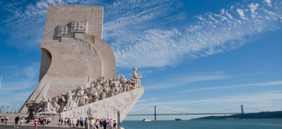 Full city of Lisbon on board of a private car - A 4-hour Lisbon highlights tour that saves your legs
